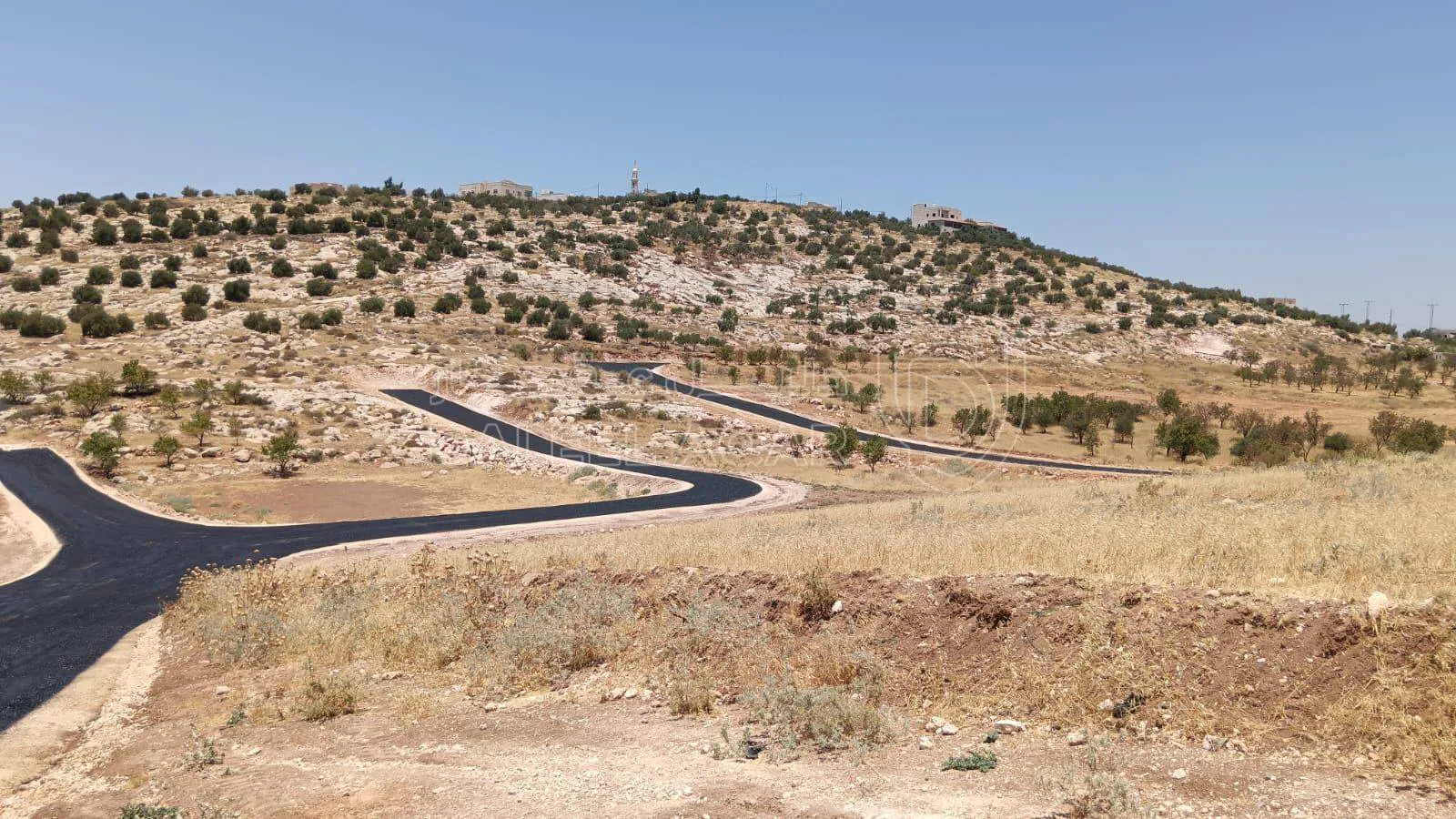 أرض في حوض المشقر-حلف الجامعة الألمانية - 29,000 دأ - صورة 1